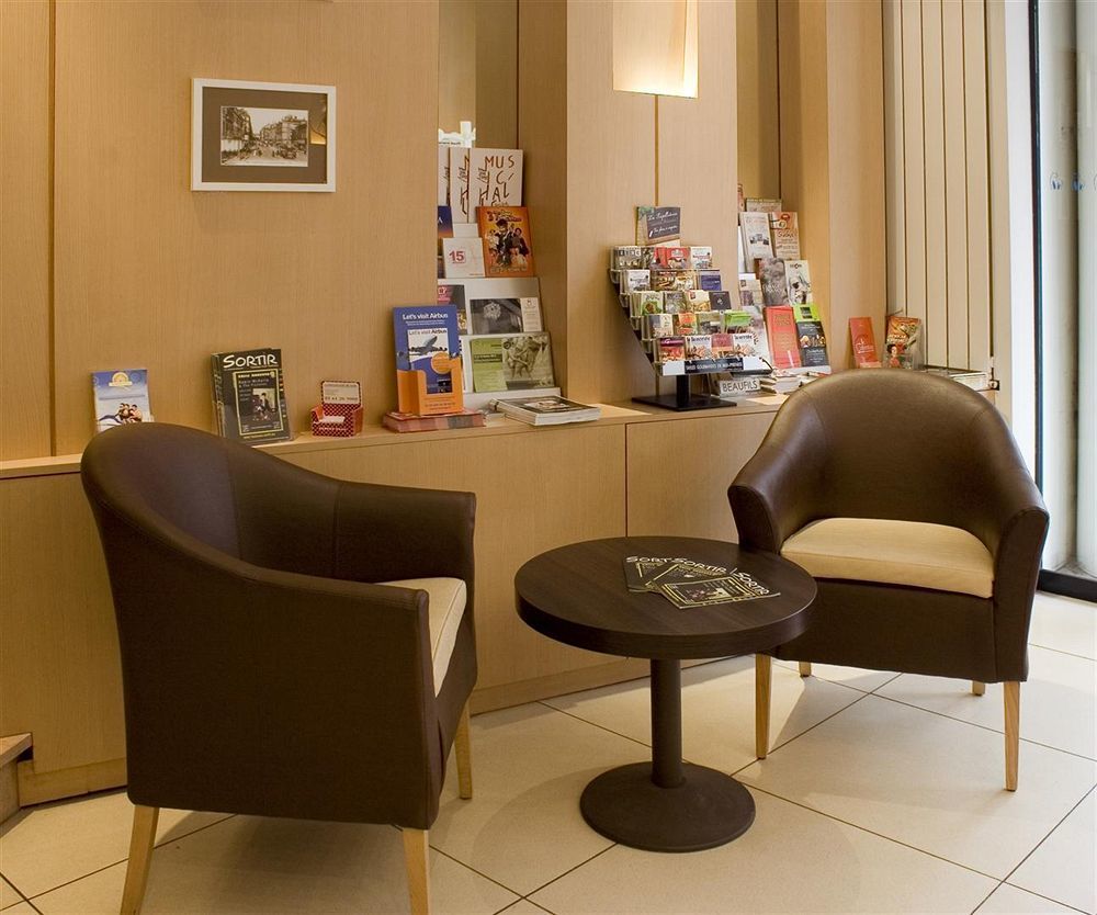 Ours Blanc - Place Victor Hugo 2*