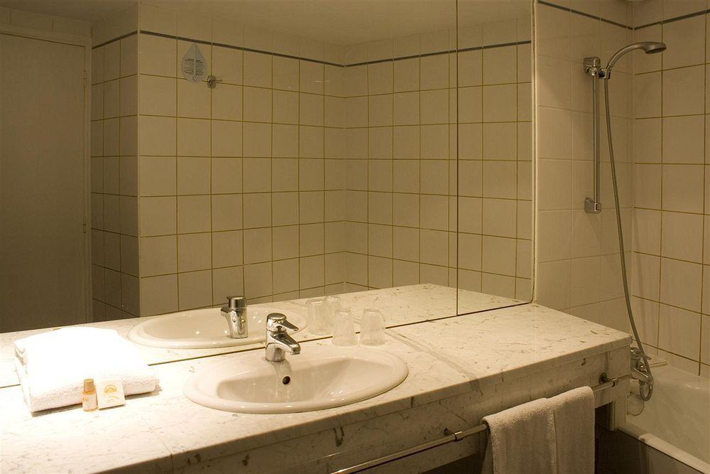 Ours Blanc - Victor Hugo Hotel 2*