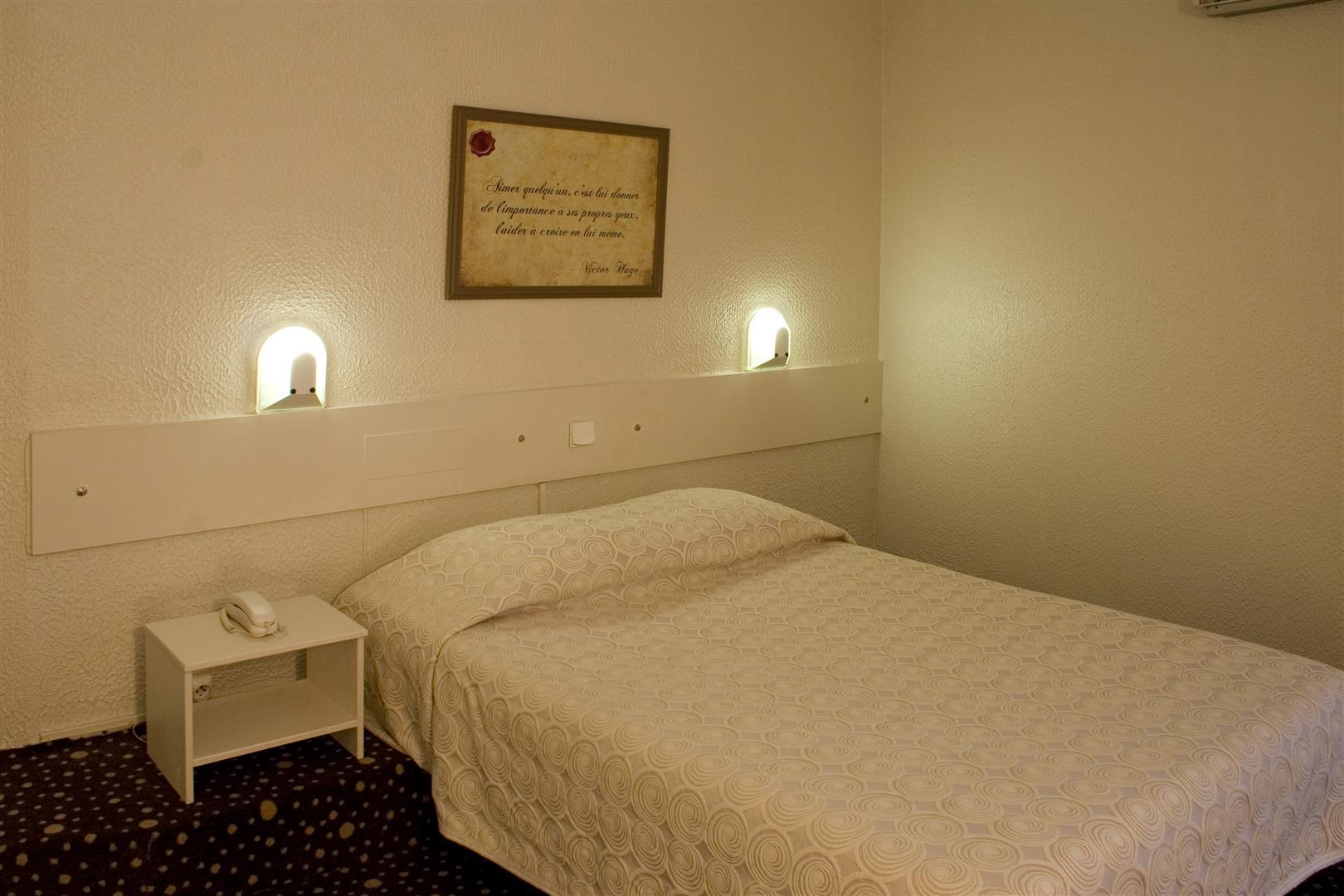 Ours Blanc - Victor Hugo Hotel Toulouse