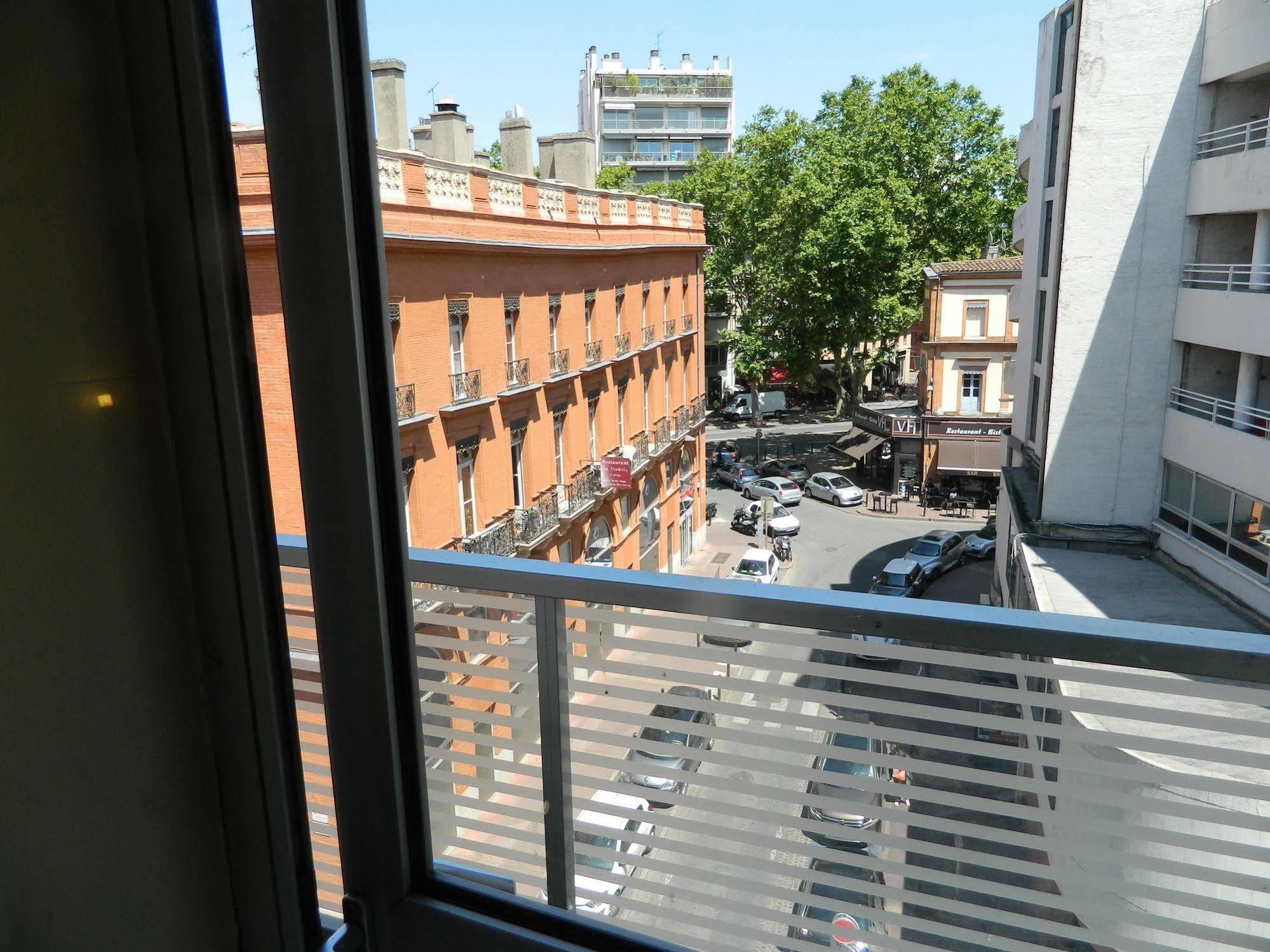 Ours Blanc - Victor Hugo Hotel 2*