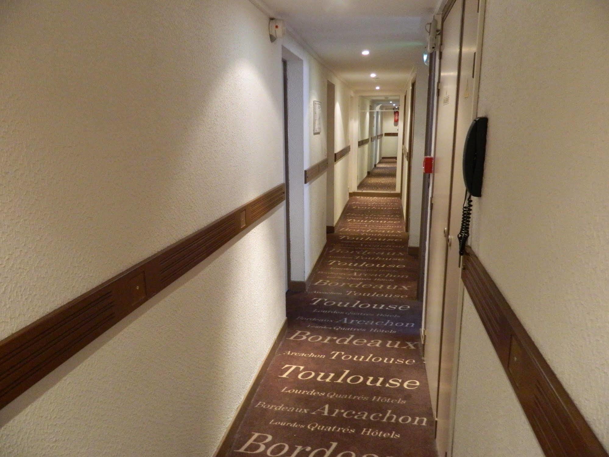 Ours Blanc - Victor Hugo Hotel Toulouse